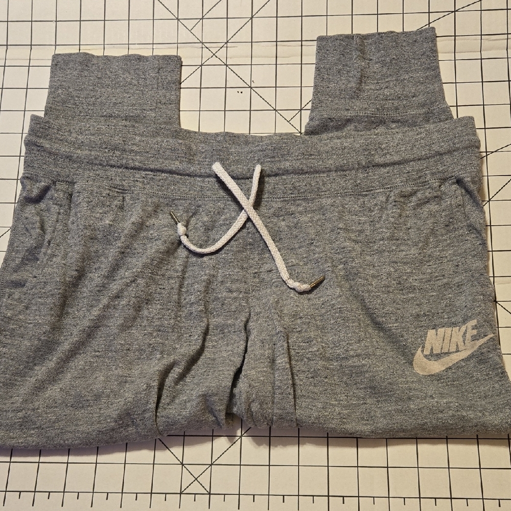 Nike Heather Gray CAPRI Joggers Size LARGE: D